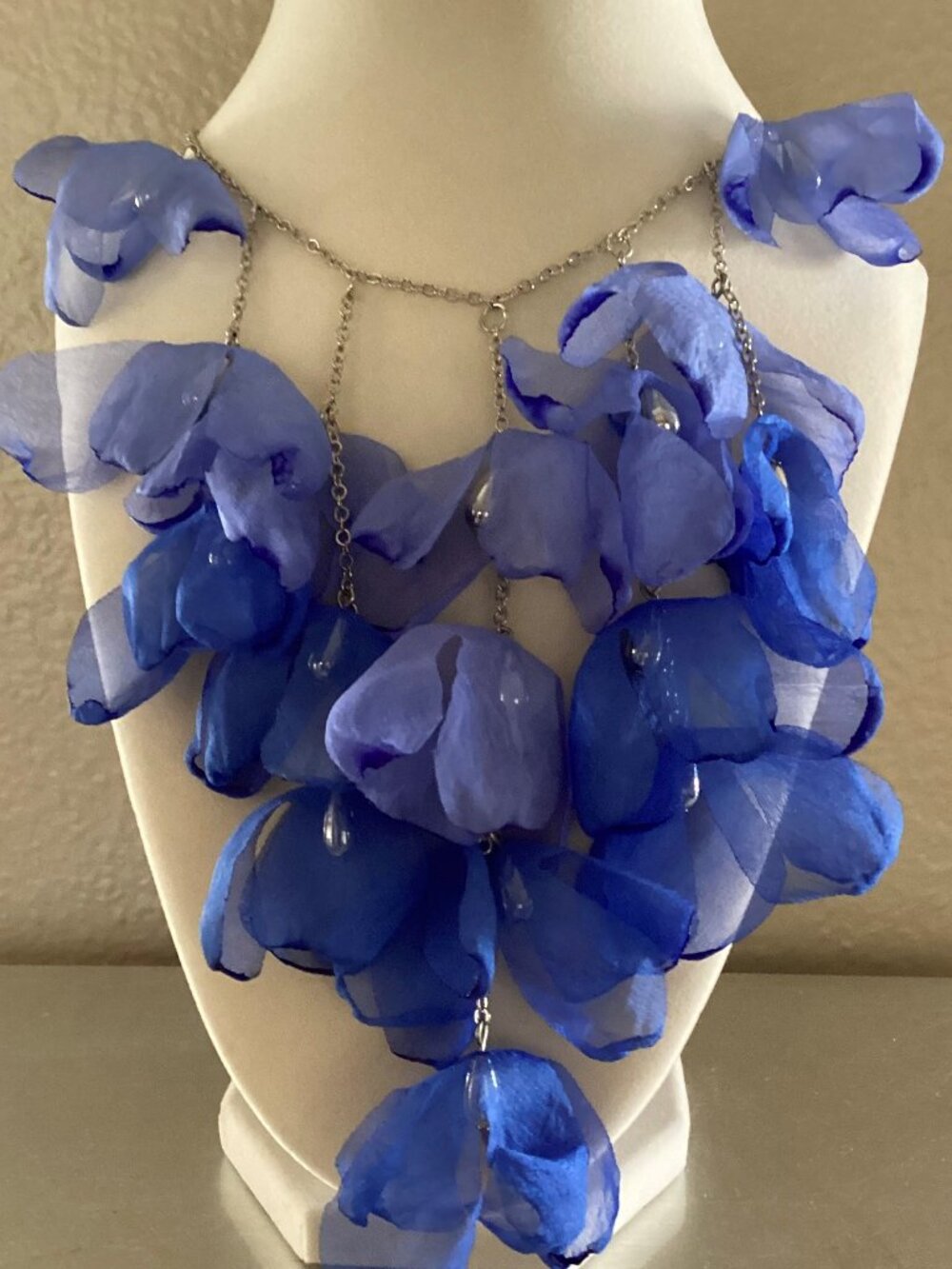 Blue chiffon flowered necklace, adjustable, 11 in.